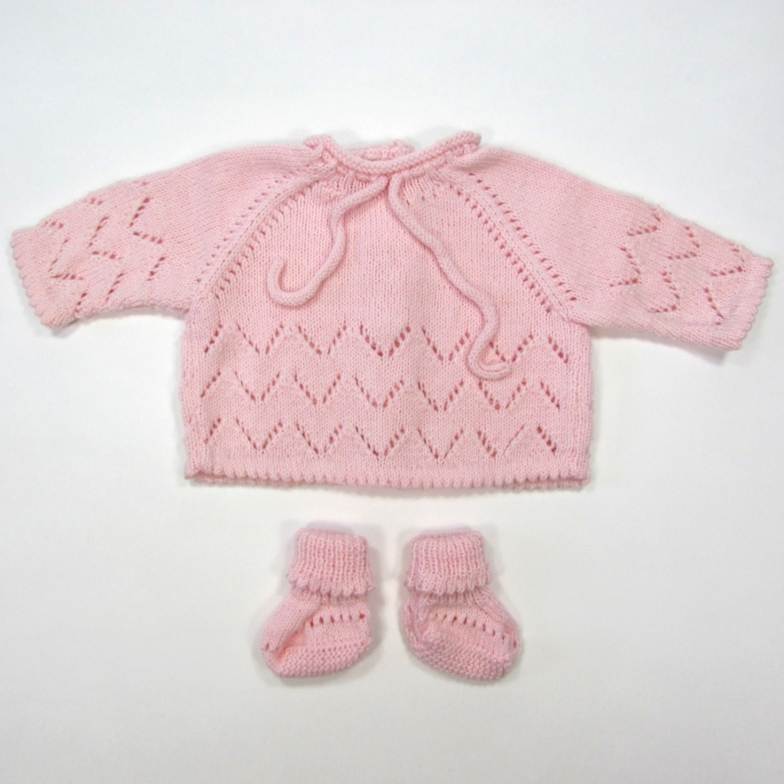 Brassière et chaussons au tricot ajouré rose dragée bébé fille 1 mois