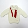 Pull bébé blanc col polo fermé par bouton rond blanc nacré et cravate tricot rouge à nouer