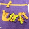 Poche et liane de bonbons au tricot sur tunique bébé fille 2 ans