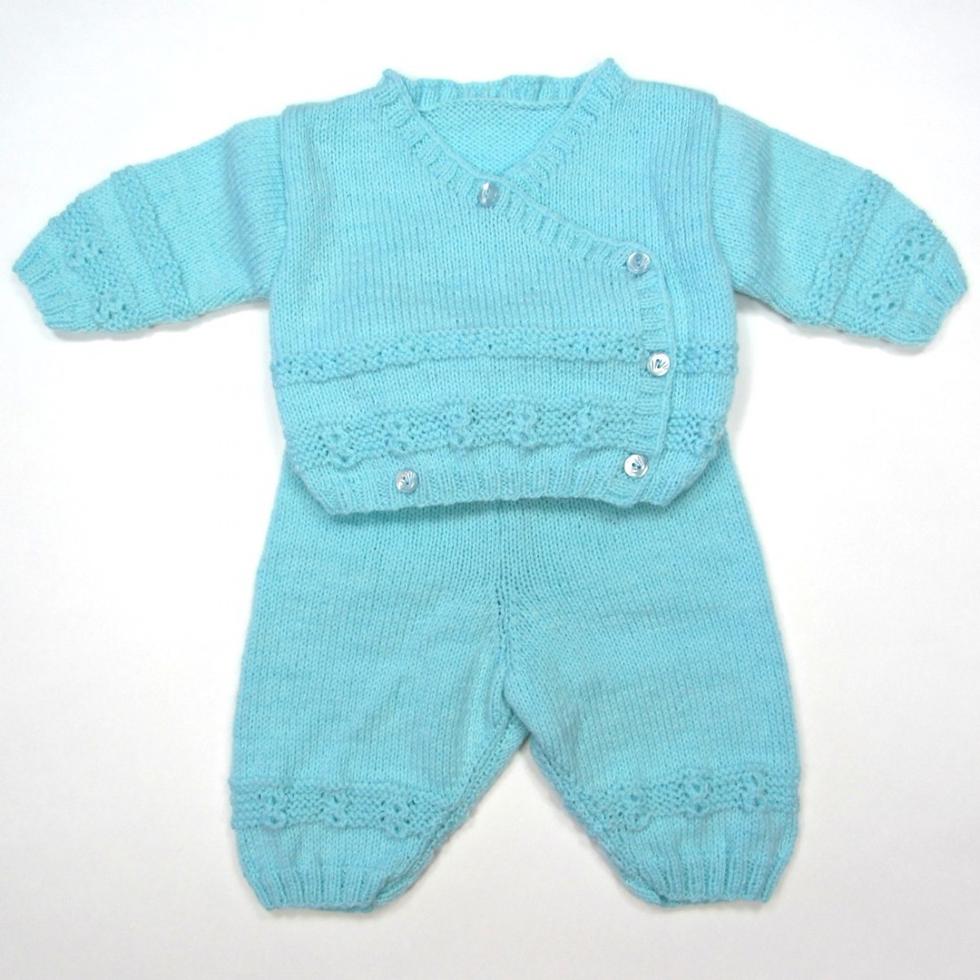 Trousseau bébé garçon brassière pantalon bonnet et chaussons bleu