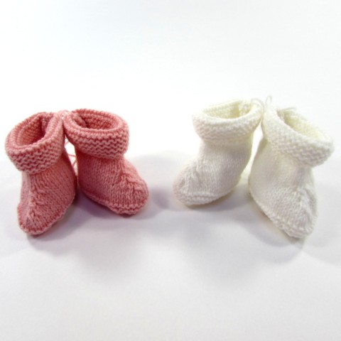Chaussons pour la naissance de bébé fille en laine tricoté main