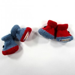 Chaussons au tricot bleu jean et rouge tomate bébé garçon